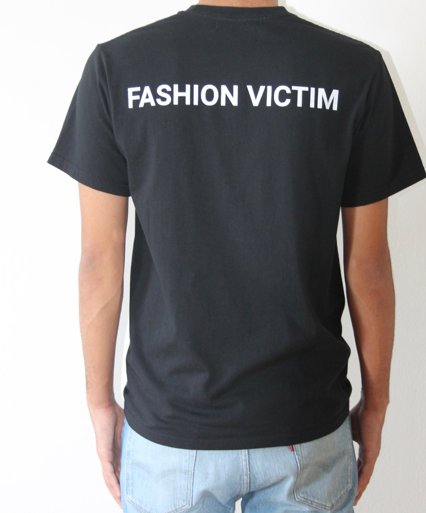 "FASHION VICTIM" tee - Black
